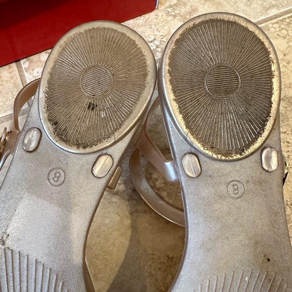 Guess Sandals for women   “Appear” Gold Jelly Sandals Size 8 women’s sandals - Picture 7 of 8